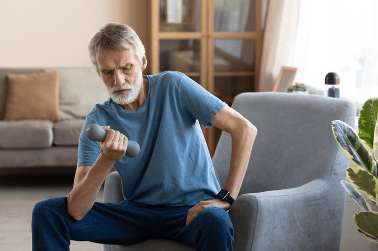 treino-masculino-senior-em-casa-min